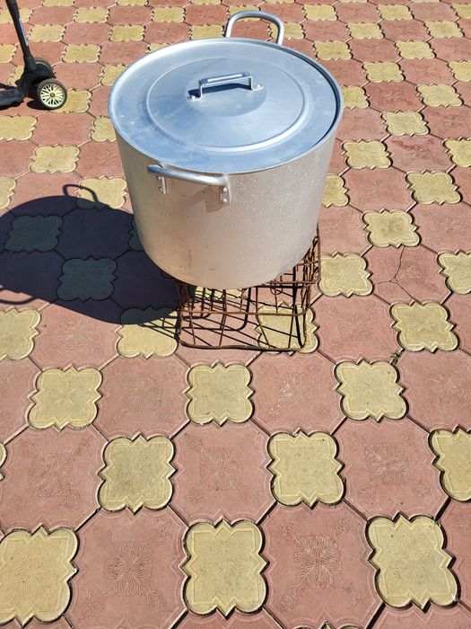 Продам пищевую кострюлю