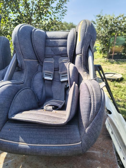 Vând doua scaune auto copii