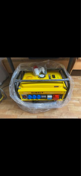 Бензиновый генератор DeWALT 6500AV новый