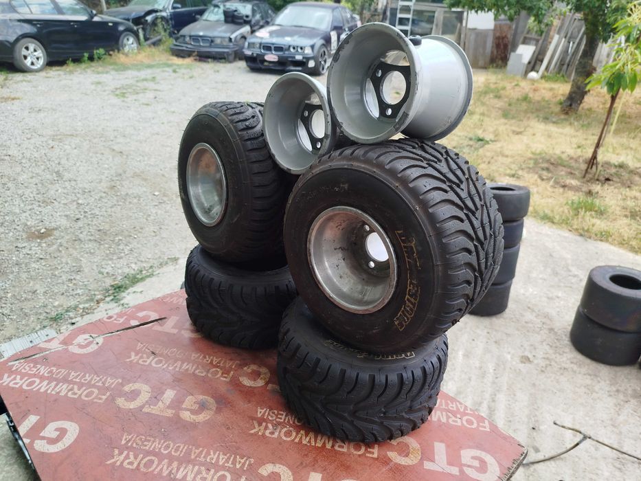 Гуми и джанти за картинг мокри