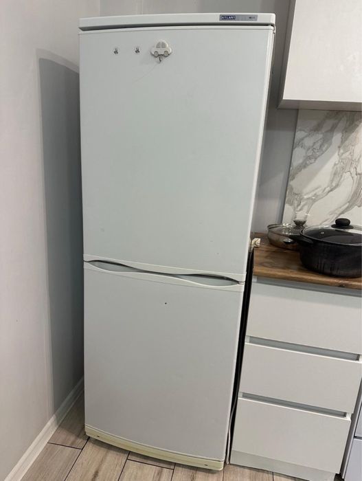 Продам холодилник Атлант стиралка Samsung