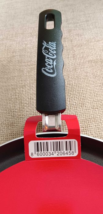 Тиган за палачинки лимитирана серия на COCA COLA. Нов.