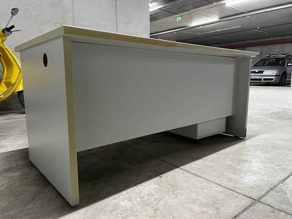 Ъглово  Офис Бюро