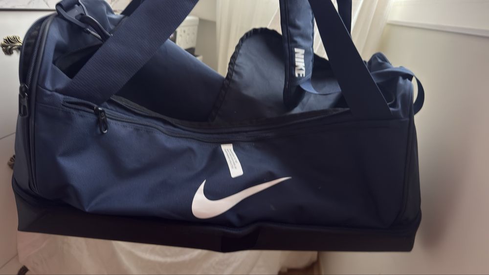 Спортен сак с твърдо дъно Nike