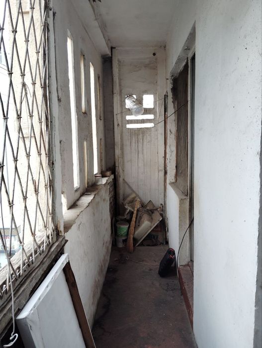 БАБУРА улица. 2 х комнатную квартиру. 9/9. Без ремонта. 58 м2 . Торец