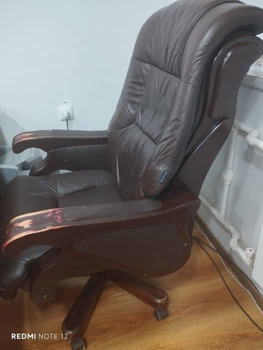 Offisniy kreslo sotiladi