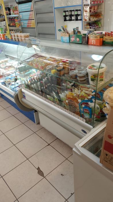 Витринные холодильник