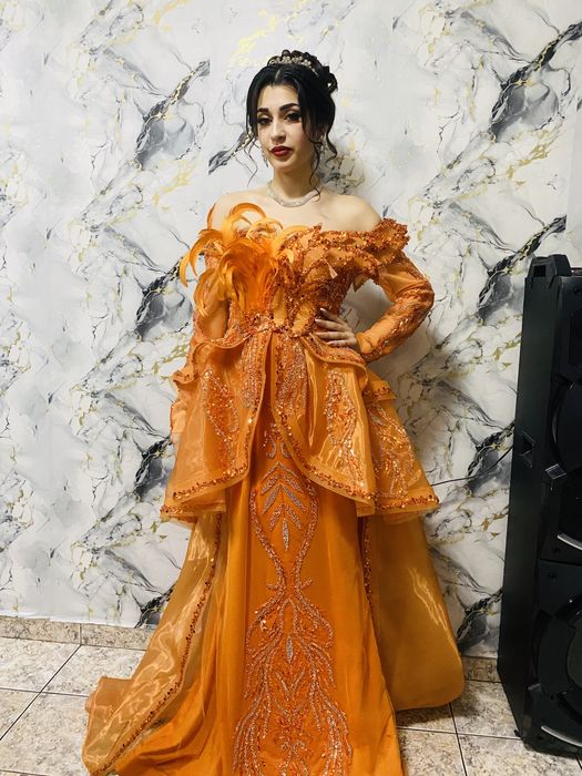 Официални рокли като нови