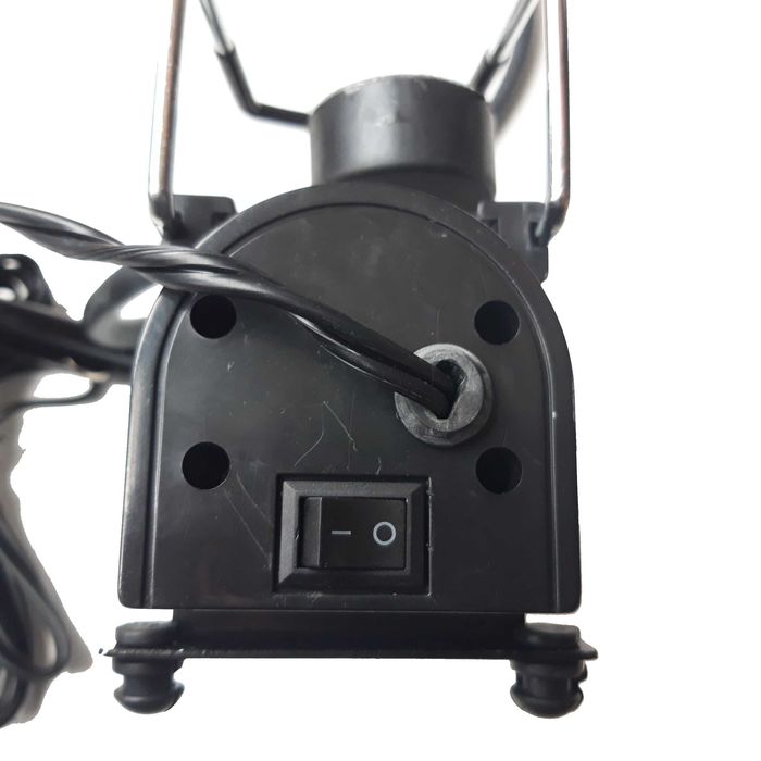 Компресор За Автомобил На 12 Волта За Помпене На Гуми