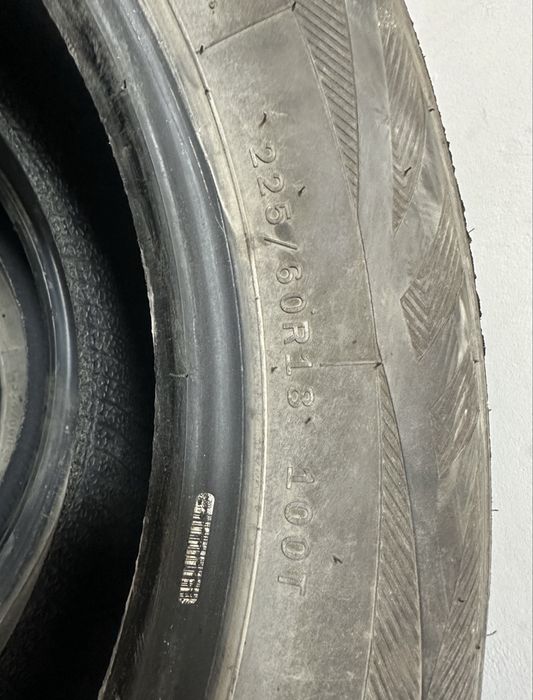 Продам зимние шины б/у 225/60/18
