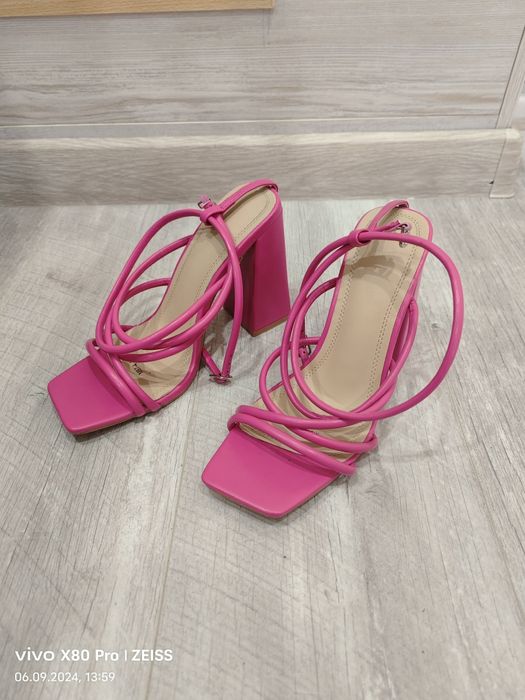 Босоножки на каблуке 38размер