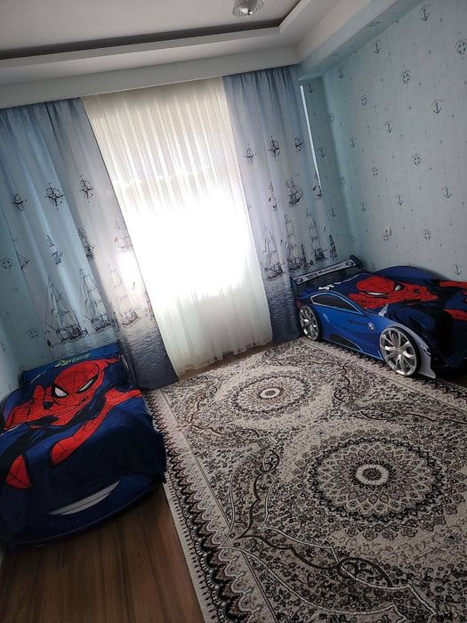 Sag'bon Nurafshon chorrahasida uy sotiladi.