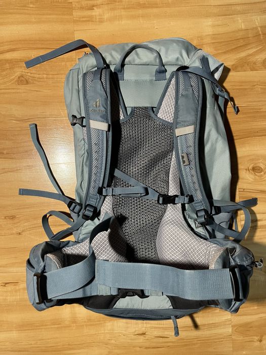 Rucsac drumetie Deuter Futura 30 SL, graphite