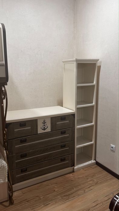 Двухъярусная кровать и комод