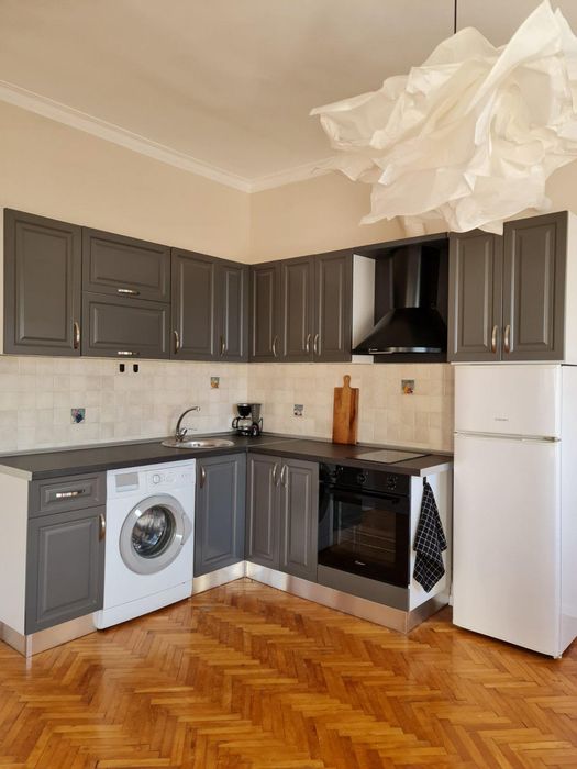 Дава се под наем Четиристаен апартамент в София, Център - 135 кв.м за 990 € - Снимка #3