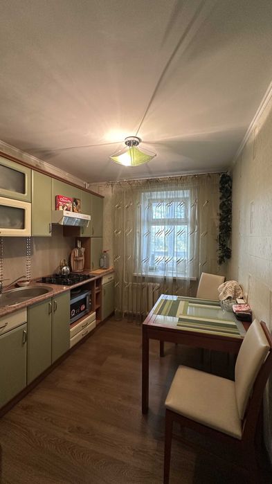 Продам 3-комн квартиру р- н УЮТ