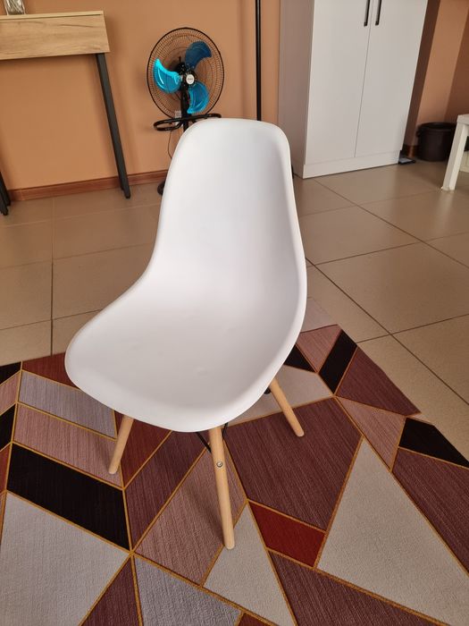 Стулья белые 2 штуки