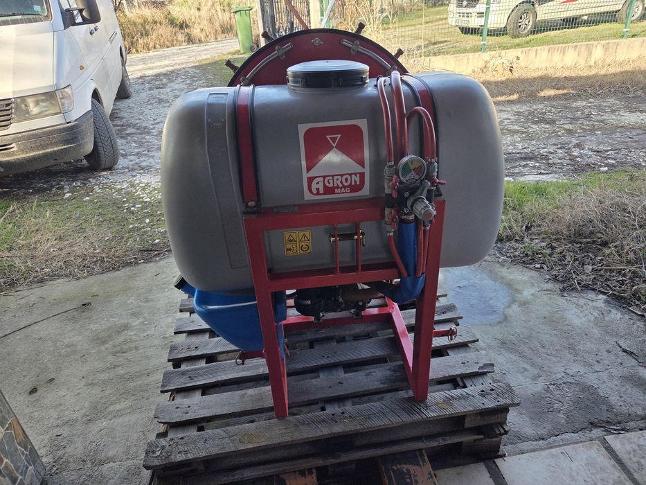 Продавам навесна пръскачка Agron