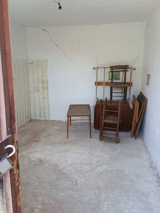 Къща с двор с.Изворско