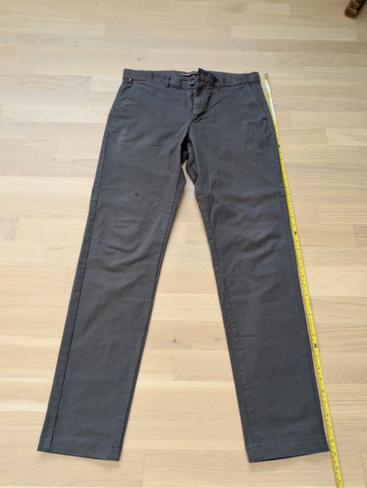 Vând pantaloni Tommy Hilfiger XXL