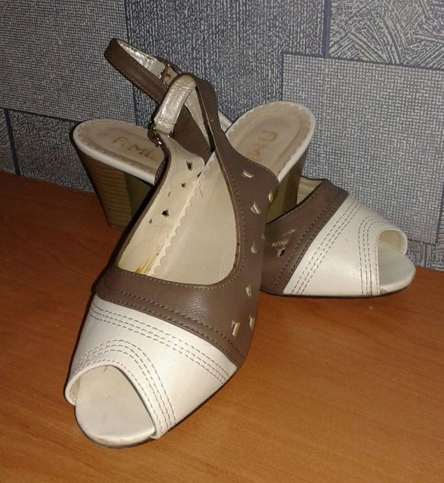 Босоножки на невысоком каблуке