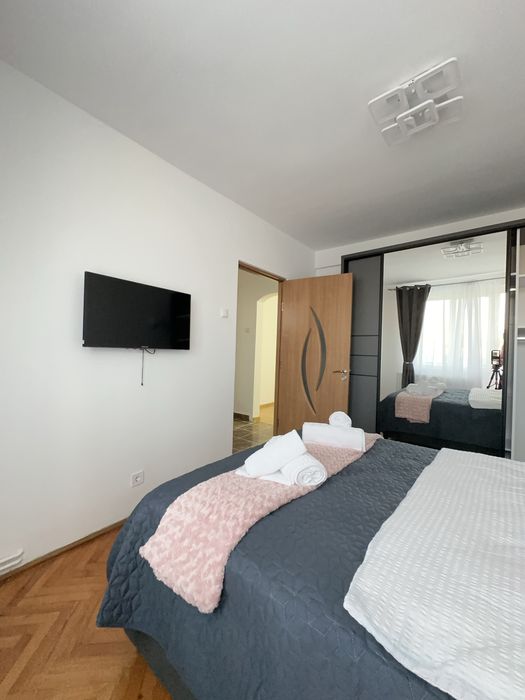 Inchiriez apartament in regim hotelier