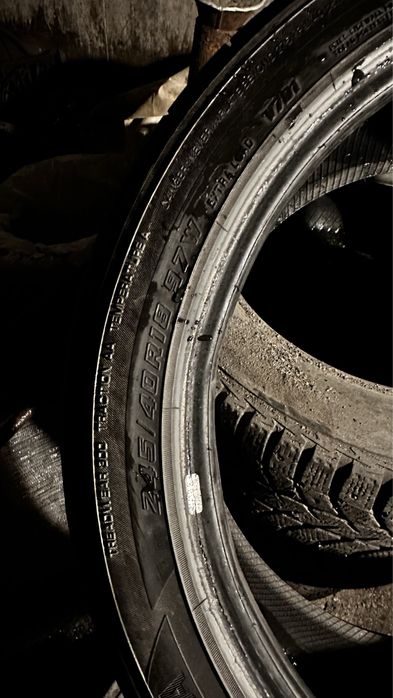 Продам резину 245/40/18