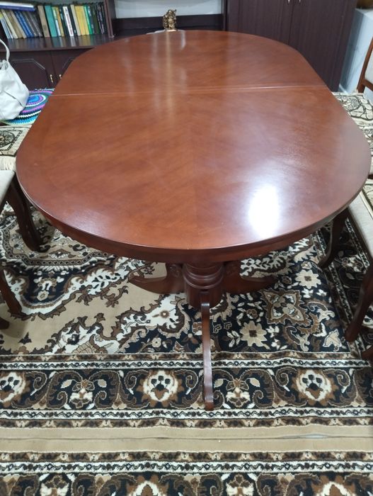 Продам гостиный стол