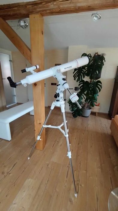 Топ далекоглед телескоп -рефрактор