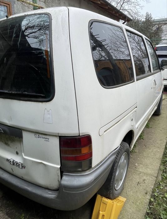 Nissan Serena 1.6 benzina 1994