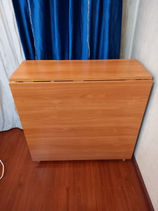 Продам стол книжка
