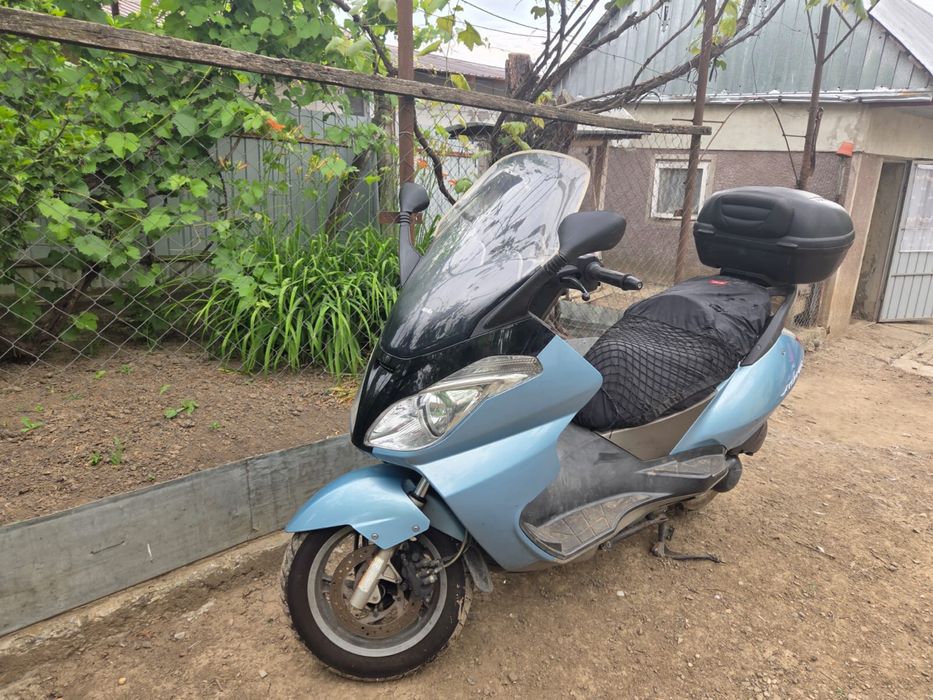 Vând motor aprilia atlantic