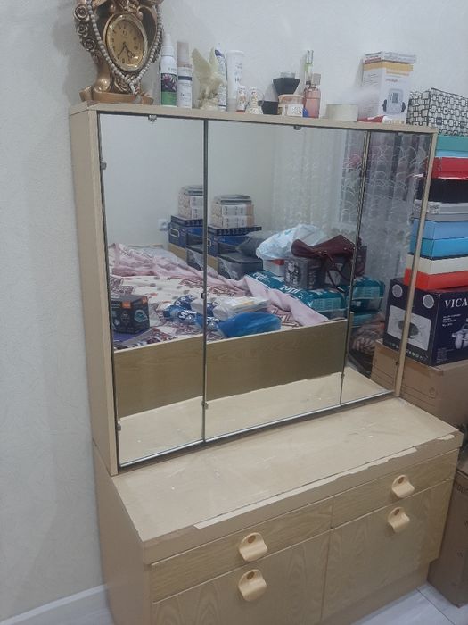 Продаю тумба с зеркалом