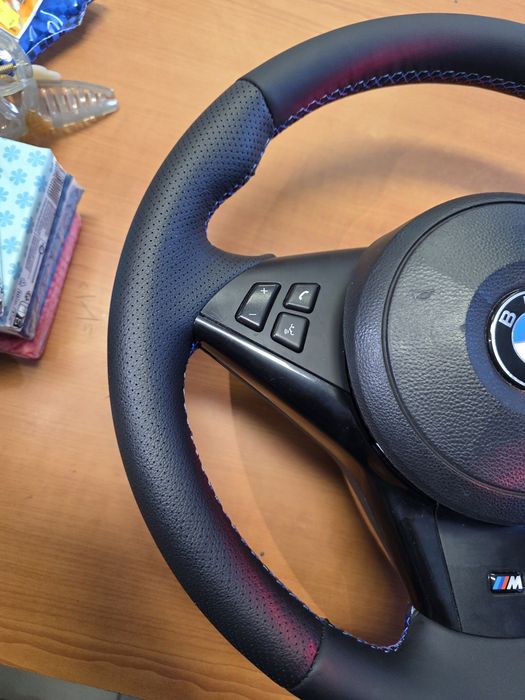 Volan BMW E60 cu amortizor , impecabil