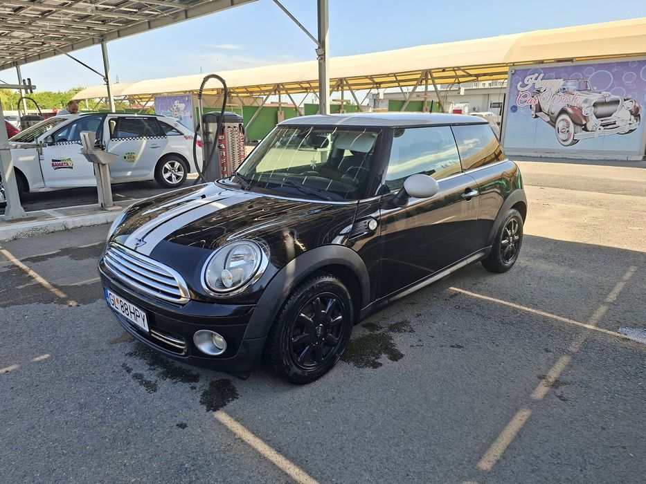 Mini cooper 1.6 i. Model 2010  1990euro