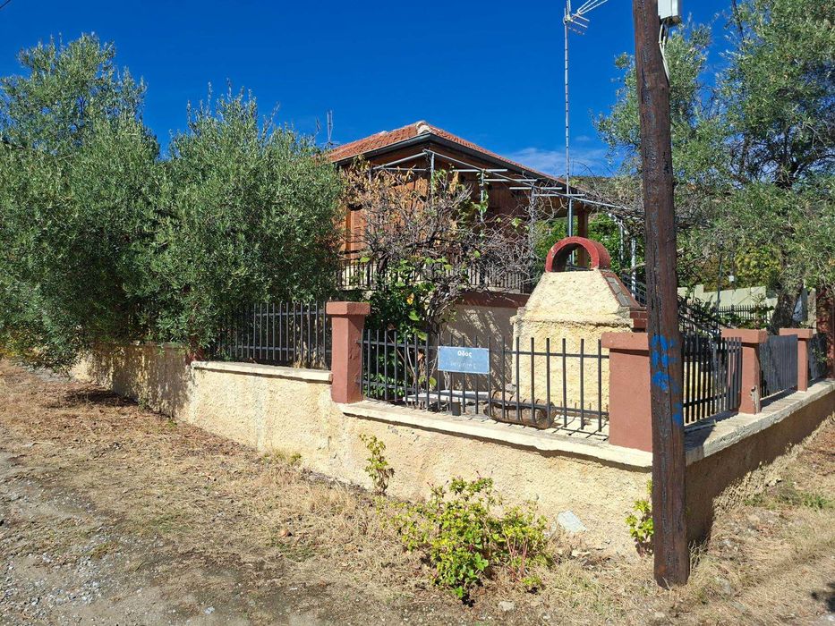 Продава къща 50 м2 с двор 266 м2 до манастира в Асровалта, Гърция