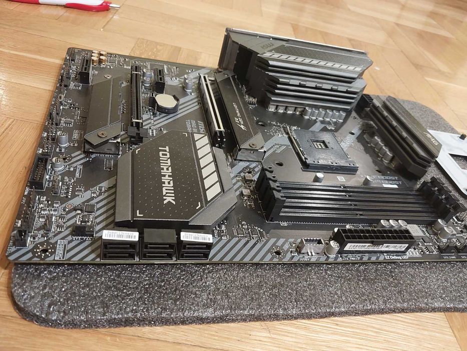 AMD Ryzen 9 5900X + MSI B550 Tomahawk