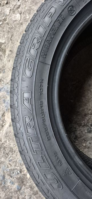 4 anvelope iarna runflat Goodyear,255/50/19.Pretul este pe bucata