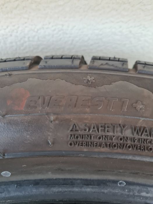 Зимни гуми 4 броя SYRON Everest1 235 40 R19 дот 2719
