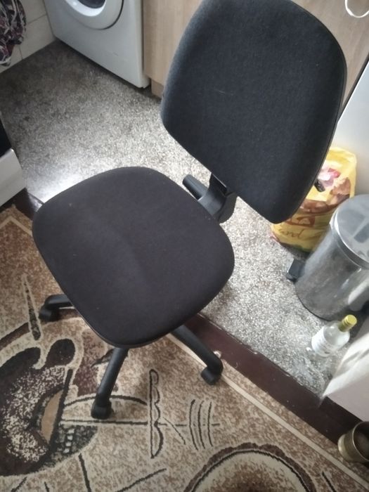 Няколко офис стола