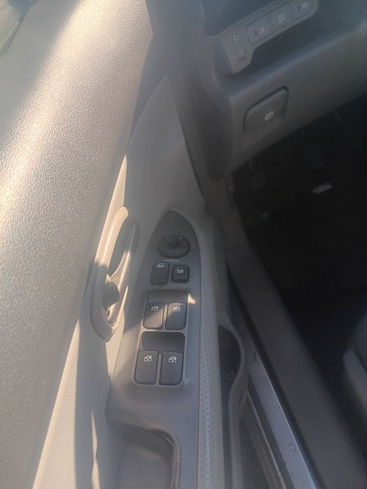 Kia carens 2.0D на части