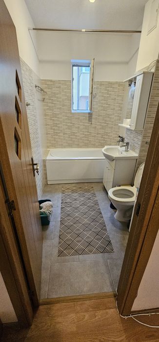 Proprietar inchiriez ap 2 camere Dumbrăvița ,str Varsovia ,mobilat, centrala ,aer conditinat, loc de parcare  in curte cu telecomanda pret 380 €