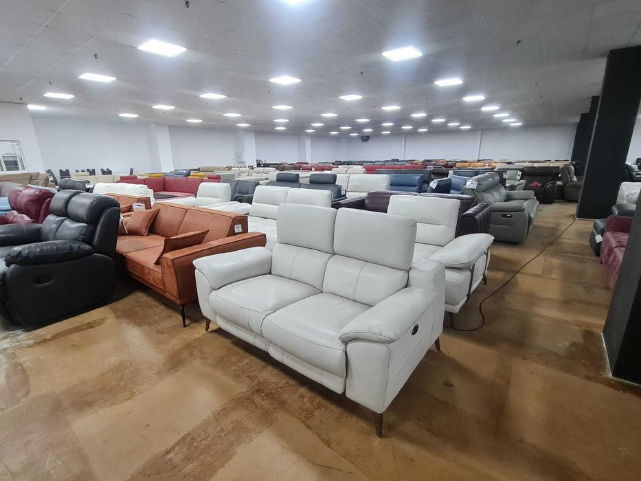 Светло сив кремав кожен диван двойка с ел релакс механизъм