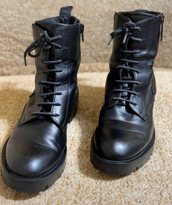 TOSCA BLU STUDIO original, Ghete din piele naturală măr. 38, stare FB