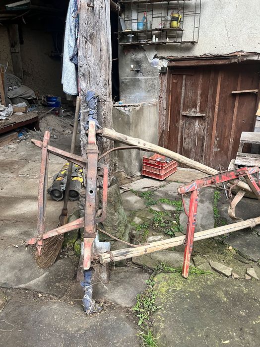 Стара каруца, разглобена