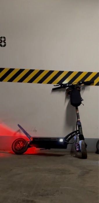 Продам электро самакат куго