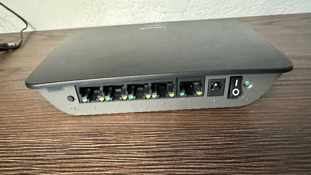 Switch Linksys SE2500 5-port 10/100/1000 Mbps Суич