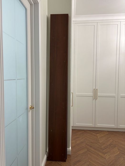 Книжный стеллаж