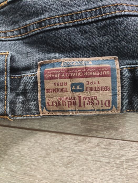 Blugi Diesel gri (nu Wrangler nu Levis nu Carhartt)