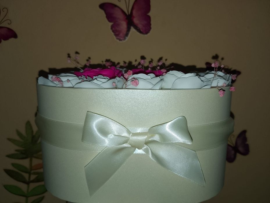 Cutii cu trandafiri de săpun si flori criogenate